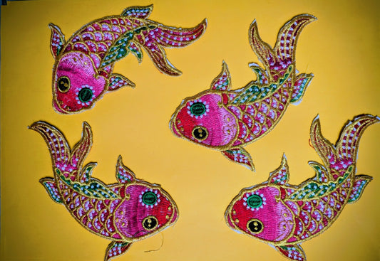 T is for Teddie Vissen patch goud roze koi karper